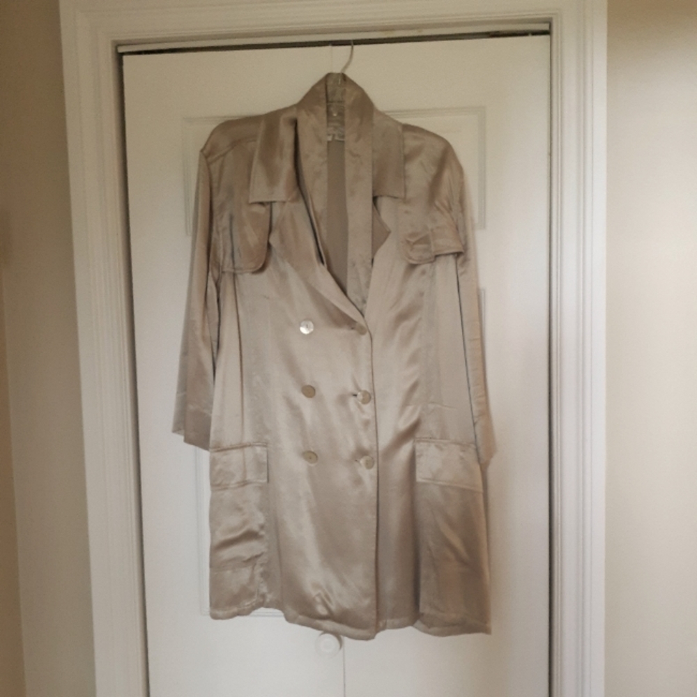 Ladies Chico top, size 3 in a beautiful taupe silk